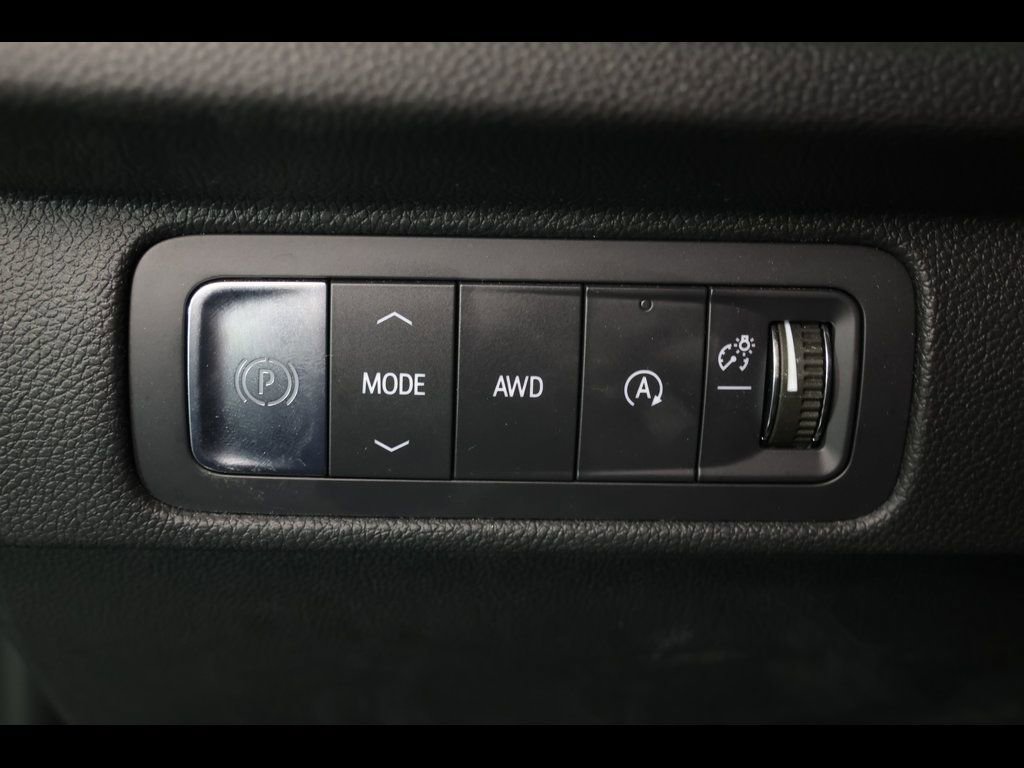 Used 2025 Chevrolet Traverse LT image 14