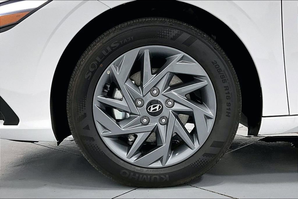 Used 2026 Hyundai Elantra Blue image 11