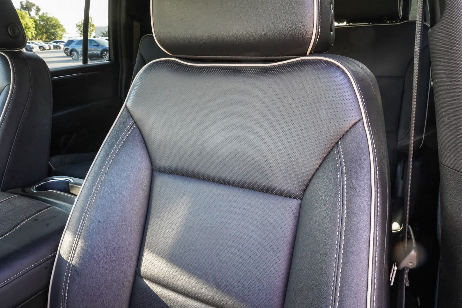 Used 2025 Chevrolet Suburban Premier AWD/4WD image 21