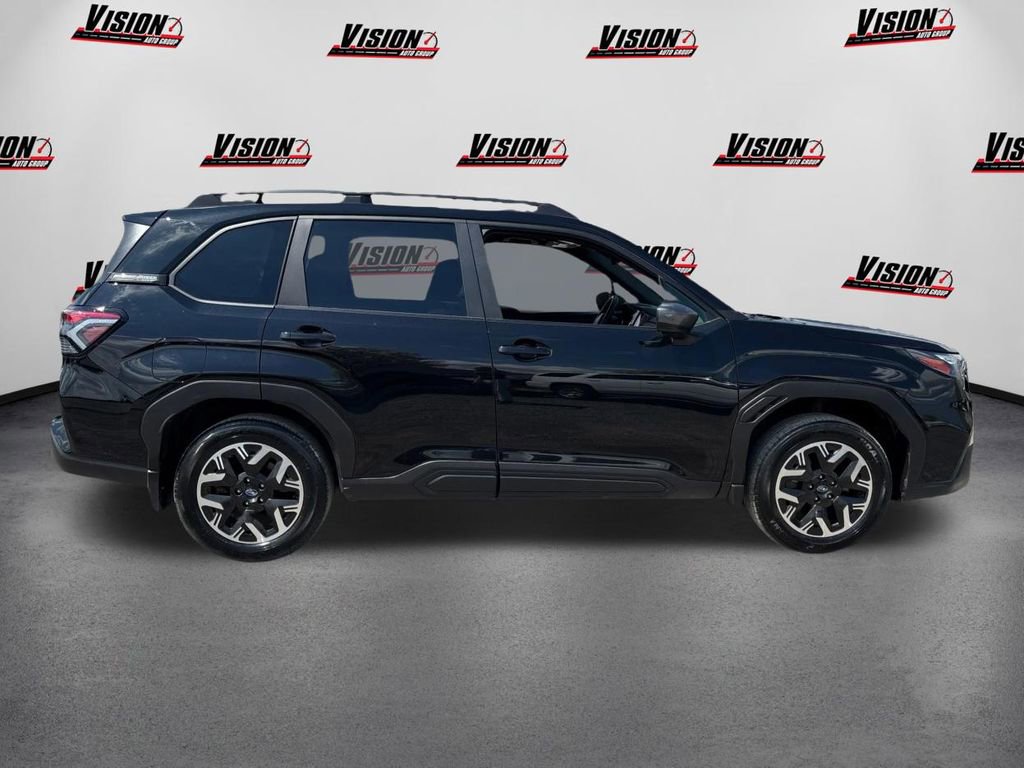 Used 2025 Subaru Forester Premium AWD/4WD image 4