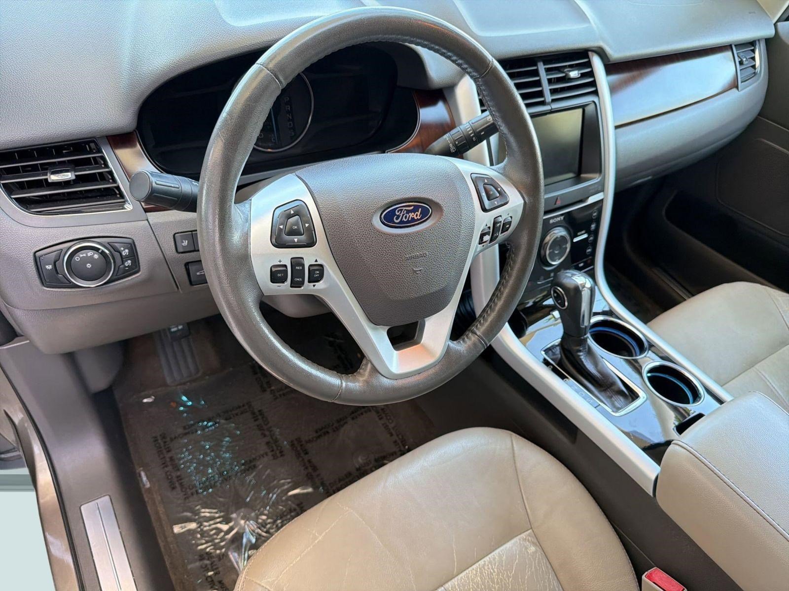 Used 2014 Ford Edge Limited w/ Driver Entry Package FWD image 4