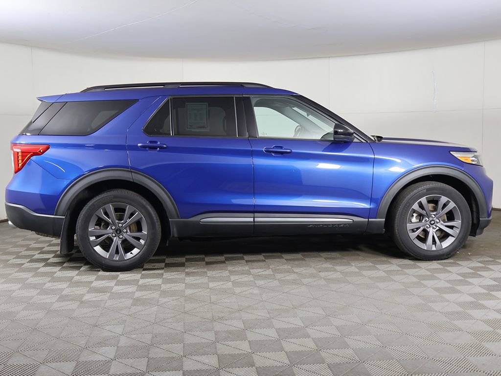 Used 2022 Ford Explorer XLT w/ Equipment Group 202A AWD/4WD image 18