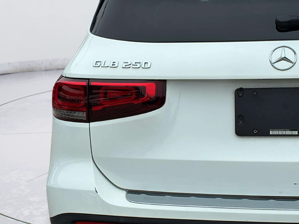 Used 2023 Mercedes-Benz GLB 250 image 30