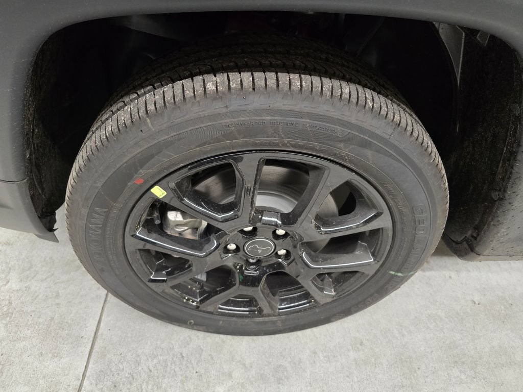 New 2026 Jeep Compass Latitude AWD/4WD image 9