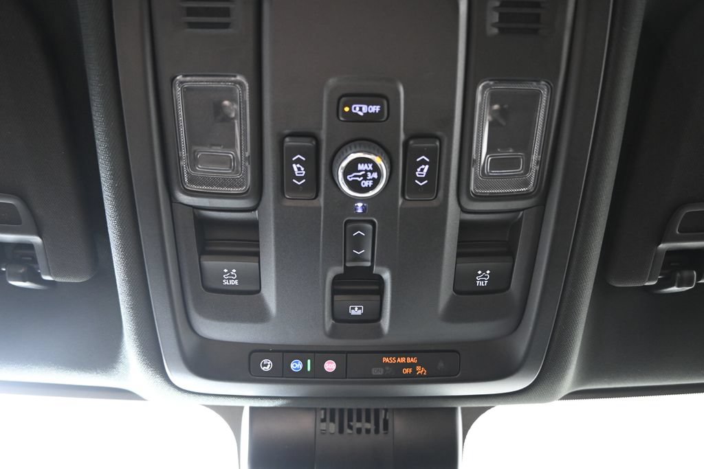 Used 2025 GMC Yukon Denali Ultimate AWD/4WD image 38