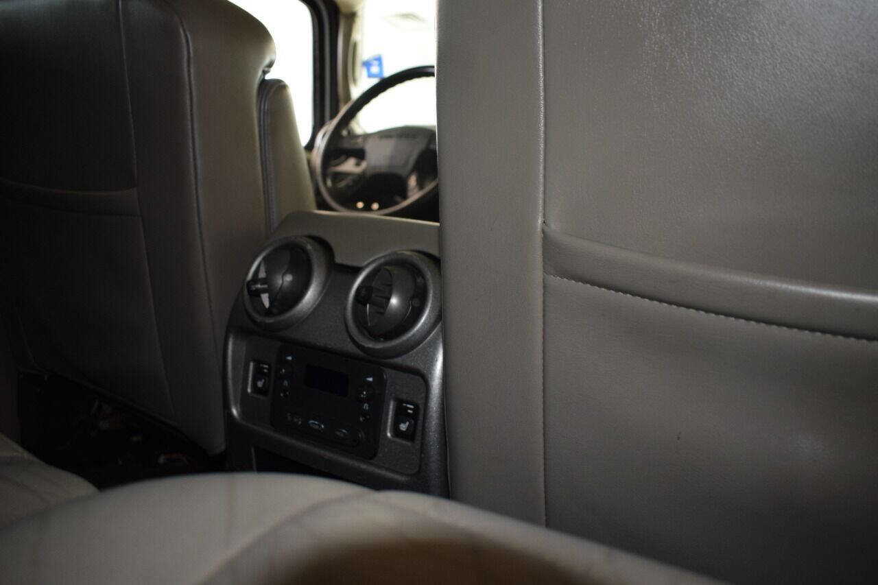 Used 2003 HUMMER H2 w/ Preferred Equipment Group image 44