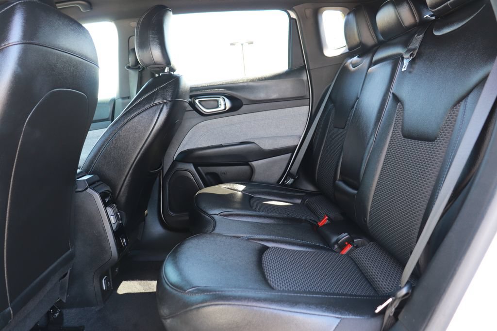 Used 2025 Jeep Compass Latitude AWD/4WD image 14