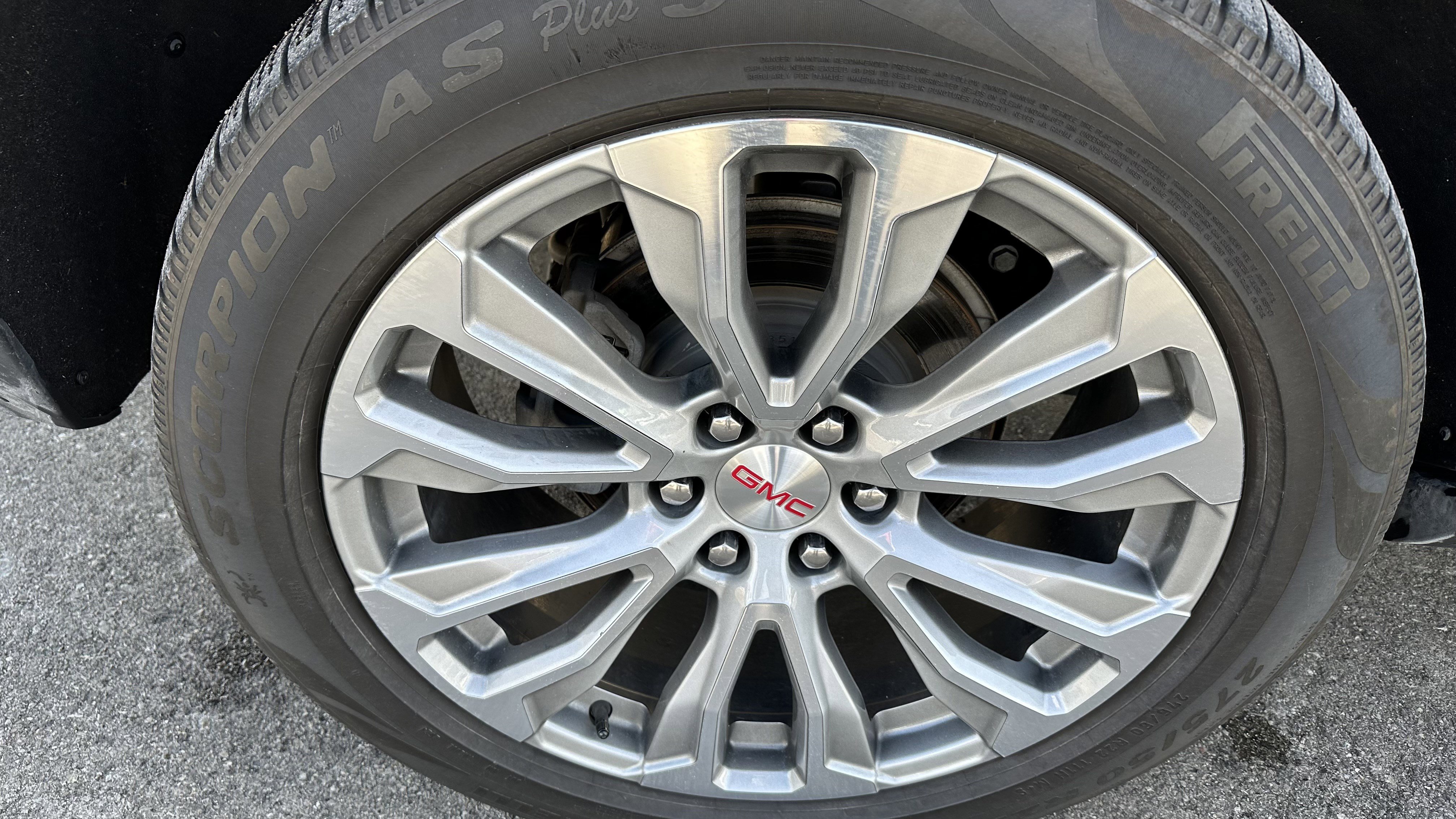 Used 2021 GMC Yukon Denali w/ Denali Premium Package image 15