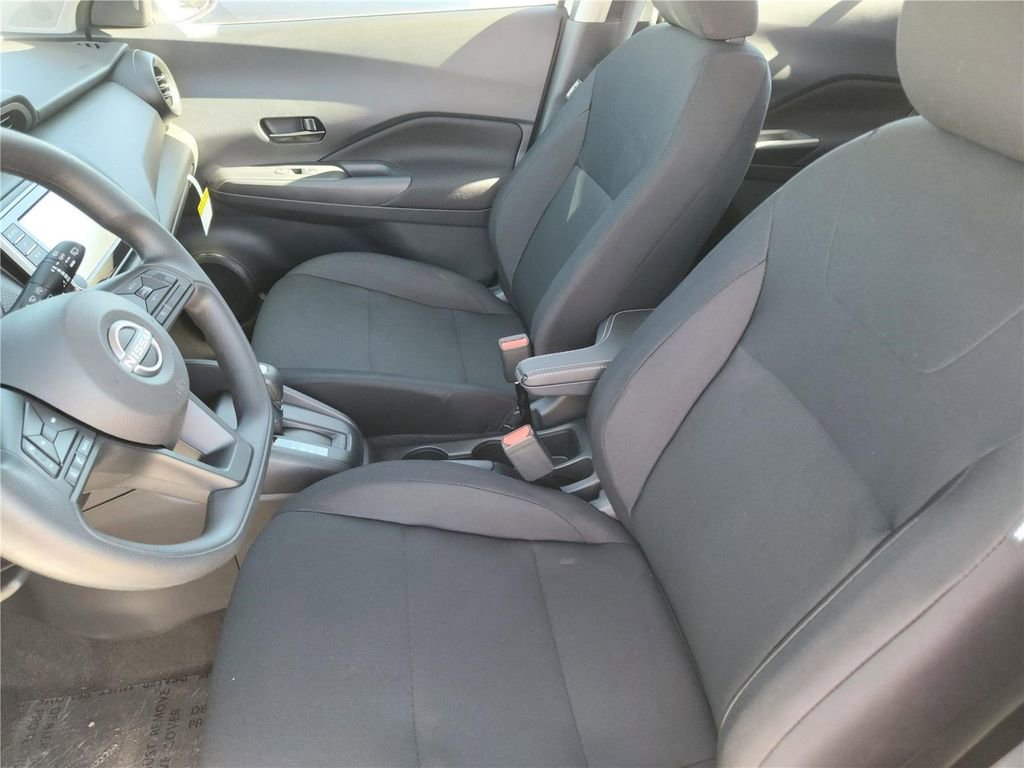New 2025 Nissan Kicks Play S image 9