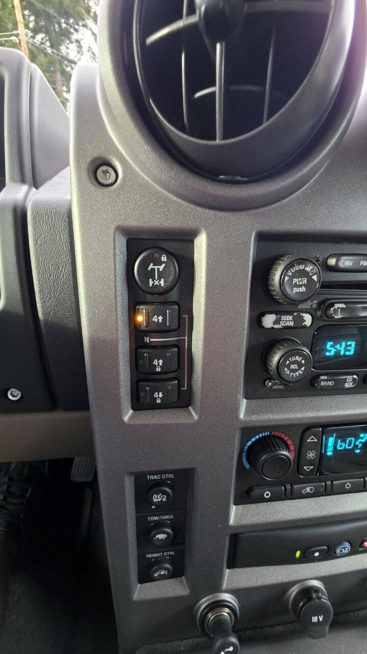 Used 2003 HUMMER H2 w/ Preferred Equipment Group AWD/4WD image 12