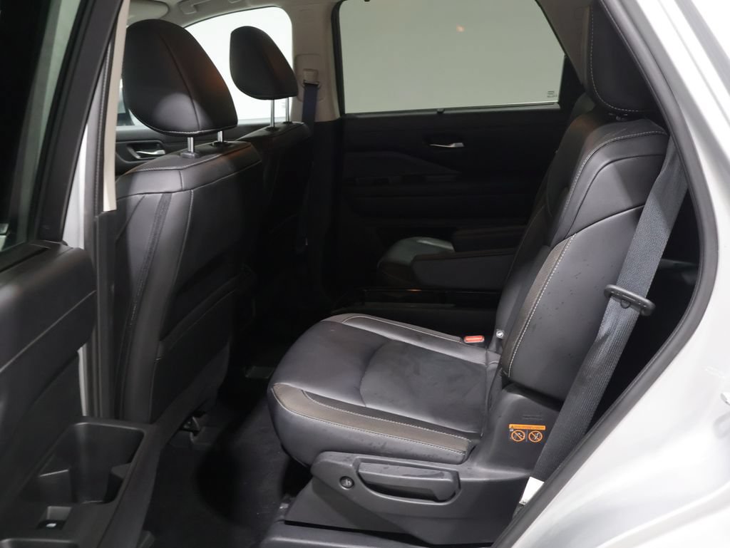 Used 2023 Nissan Pathfinder SL w/ SL Premium Package AWD/4WD image 18