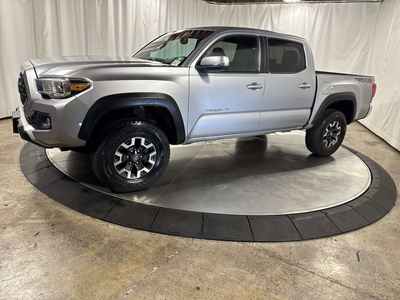 Used 2018 Toyota Tacoma TRD Off-Road image 1