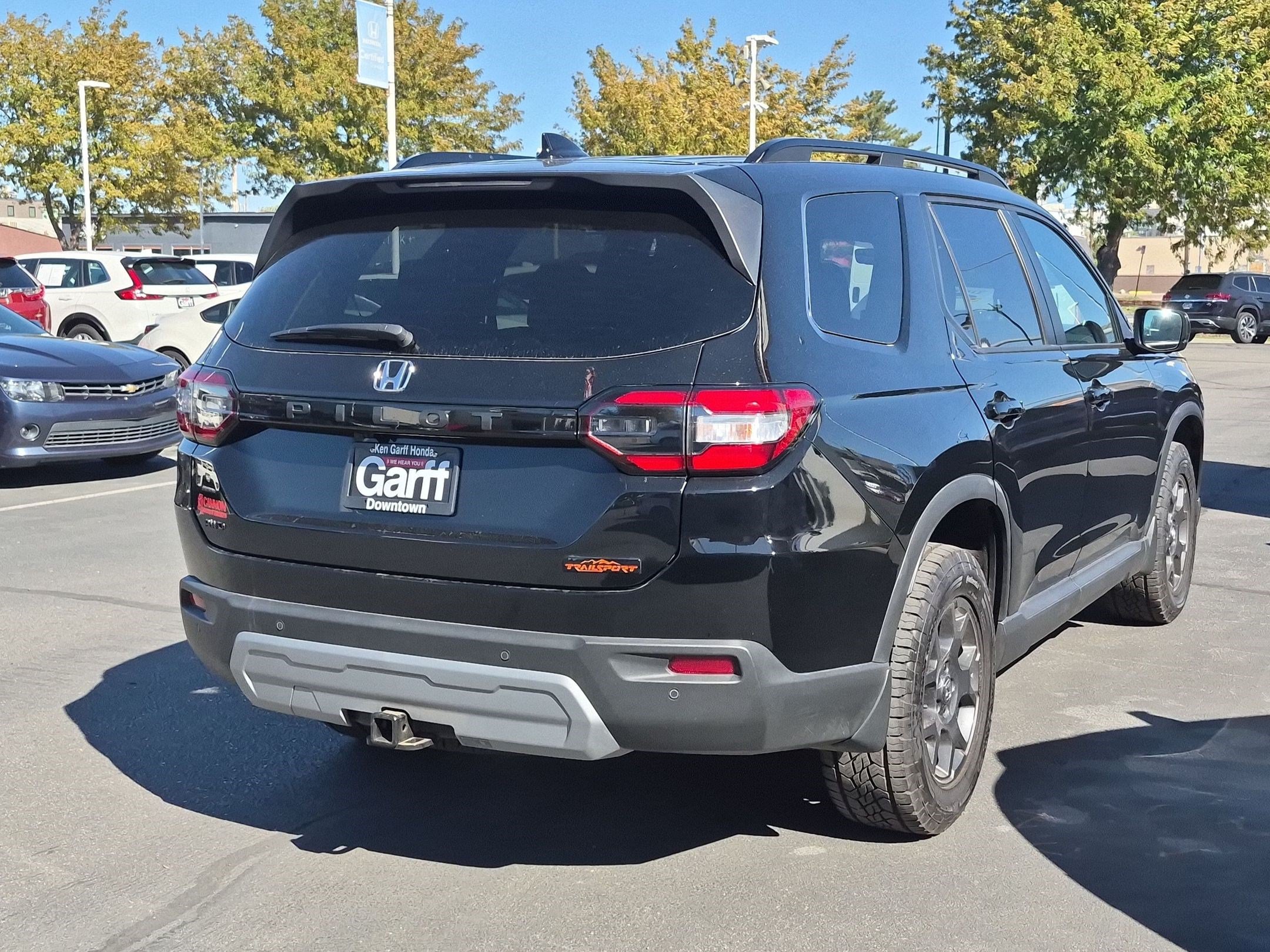 Used 2025 Honda Pilot TrailSport image 3