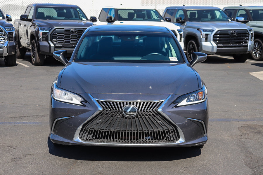 Used 2019 Lexus ES 350 w/ Premium Package FWD image 2