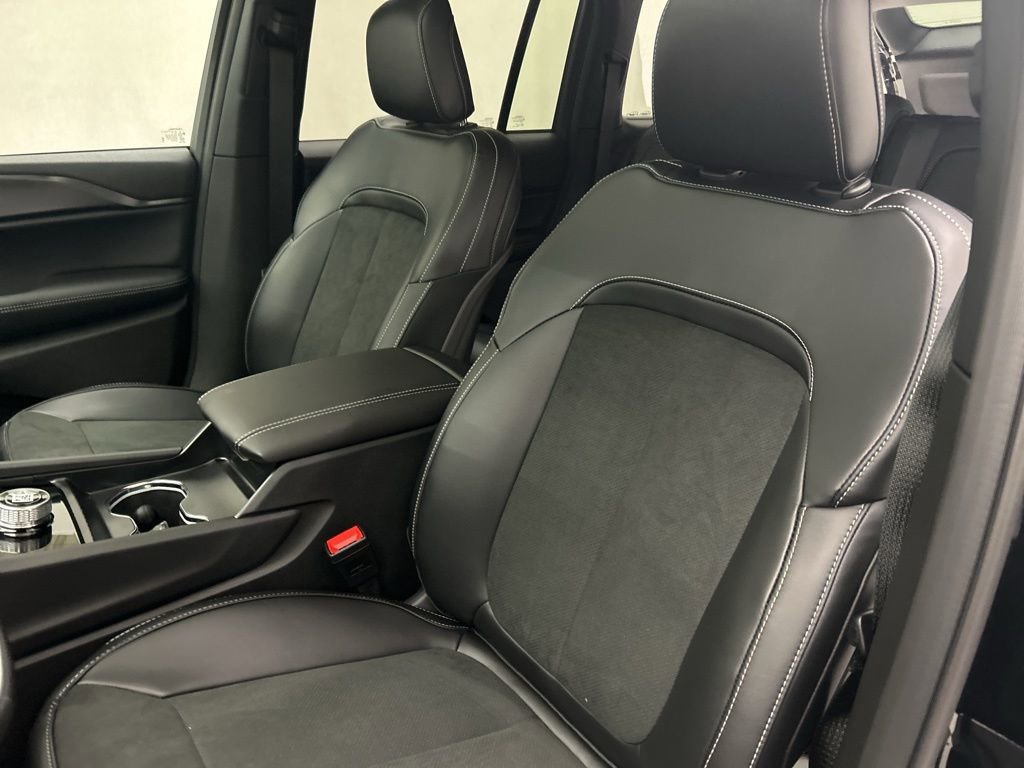 New 2025 Jeep Grand Cherokee Altitude image 23