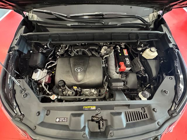 Certified 2021 Toyota Highlander L image 9