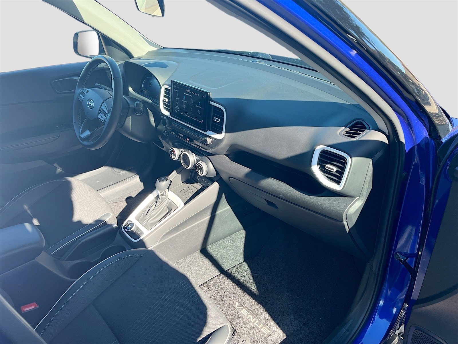 Used 2024 Hyundai Venue Limited image 30