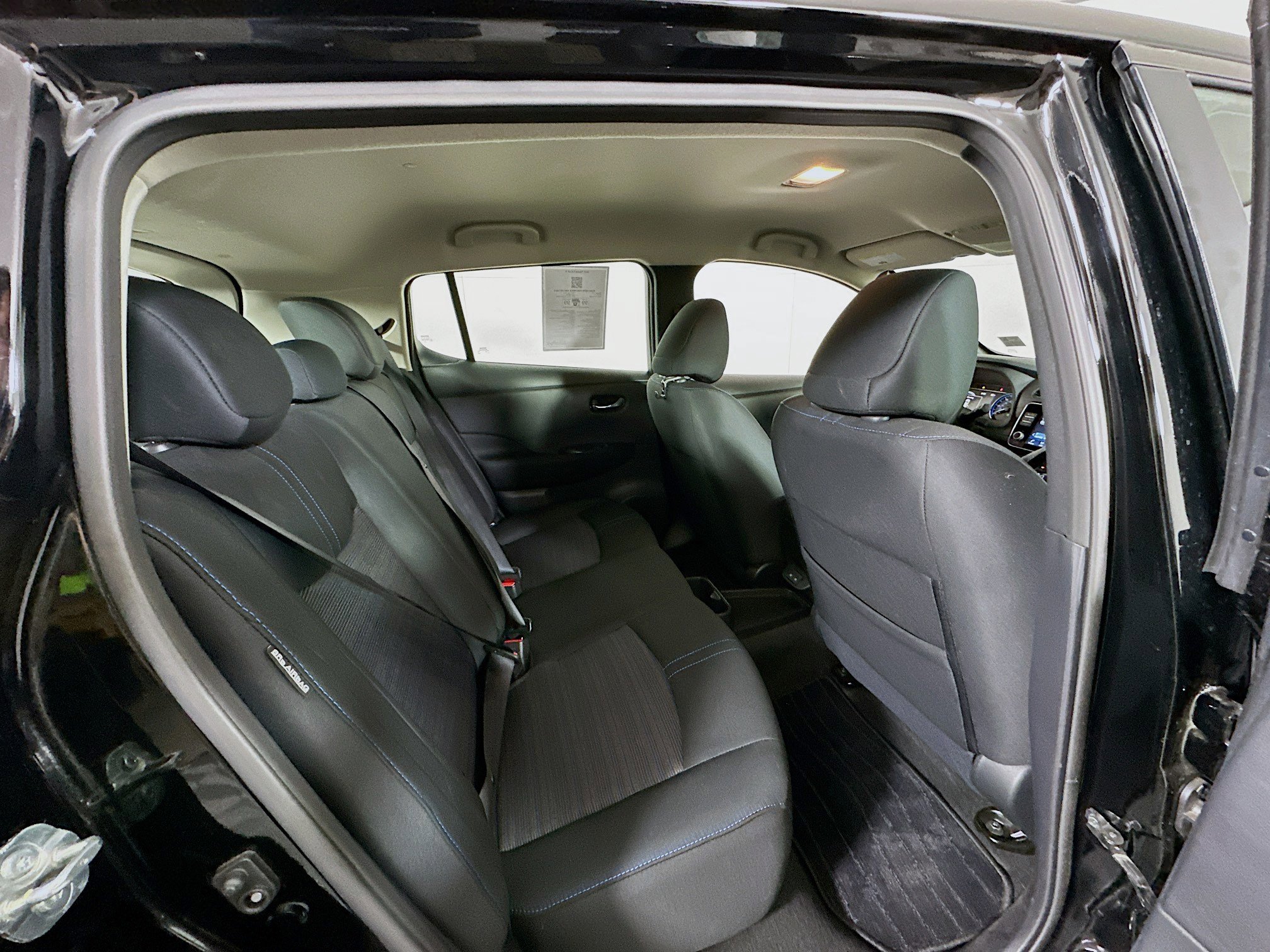 Used 2025 Nissan Leaf S image 28