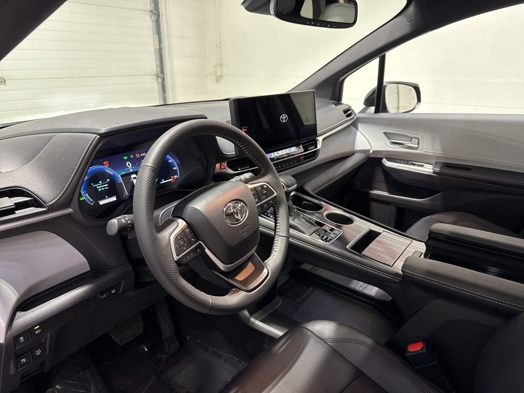 Used 2025 Toyota Sienna XSE image 13