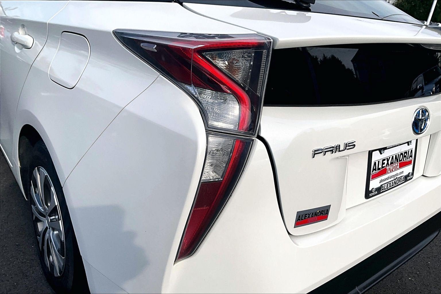 Used 2016 Toyota Prius Three w/ Advanced Technology Package FWD image 27