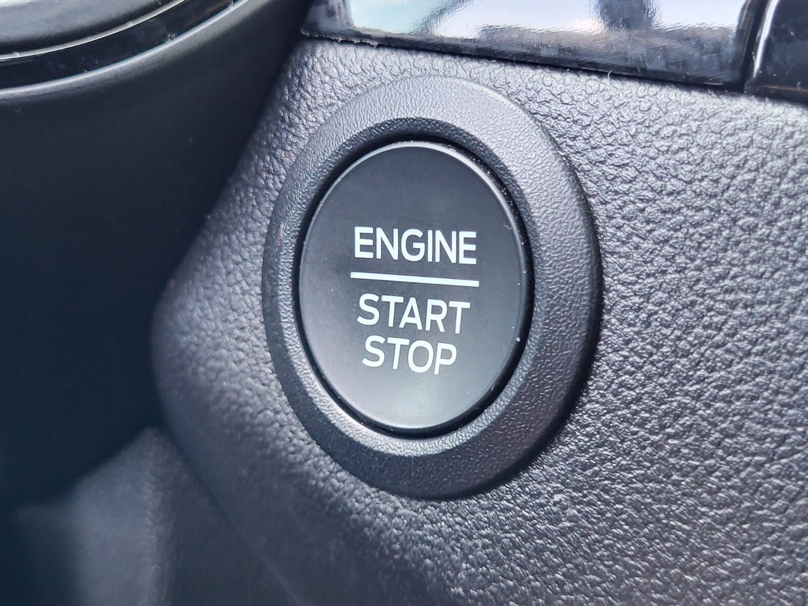 Used 2025 Ford Escape ST-Line FWD image 24