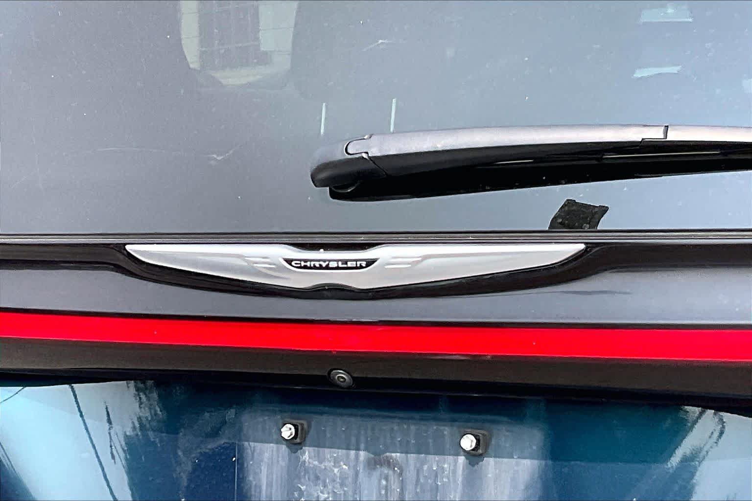 Used 2023 Chrysler Pacifica Touring-L FWD image 27