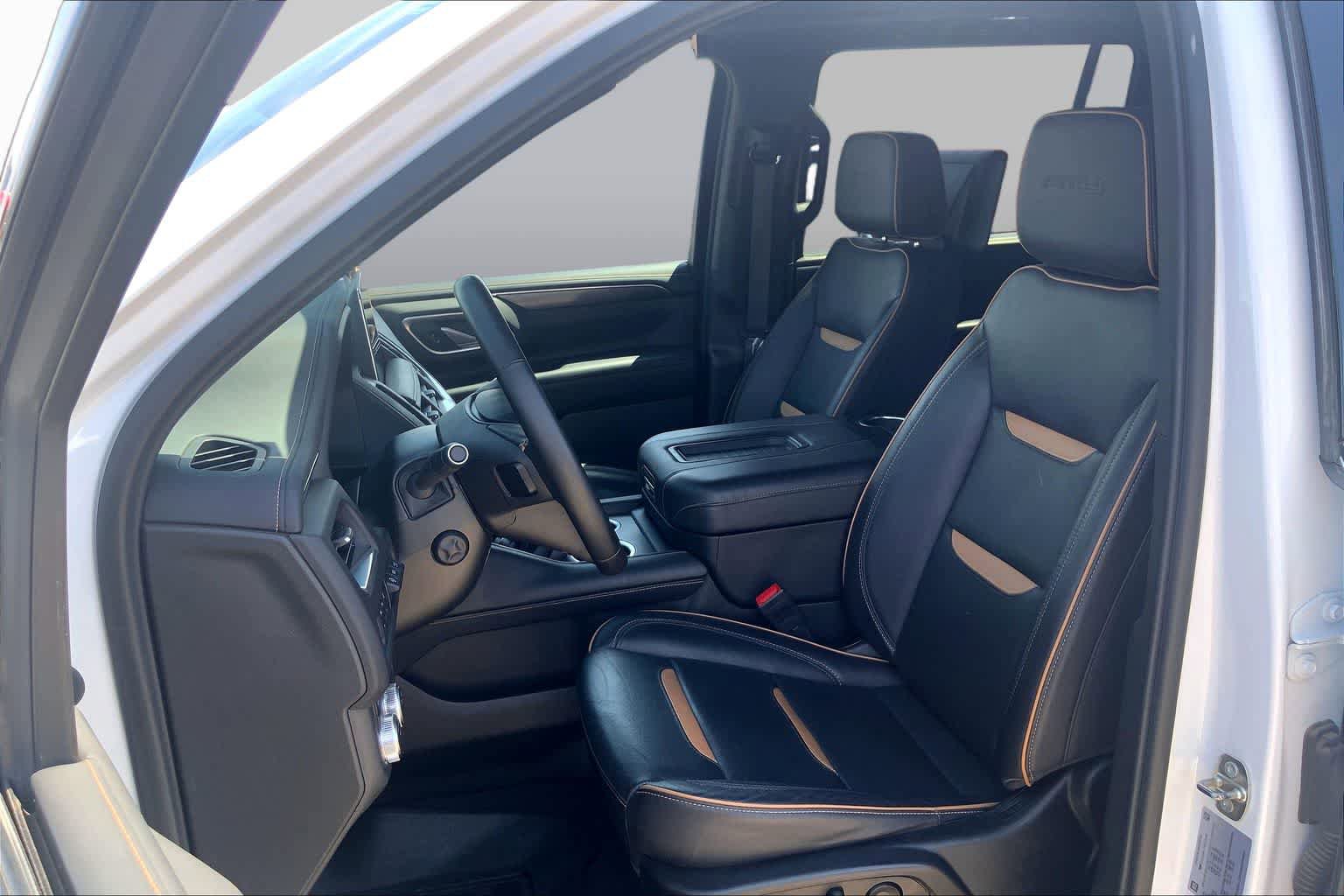 Used 2024 GMC Yukon XL AT4 w/ AT4 Premium Package AWD/4WD image 8