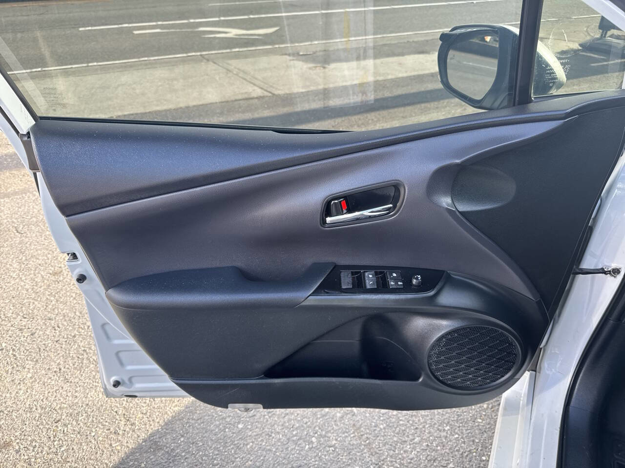 Used 2021 Toyota Prius image 28