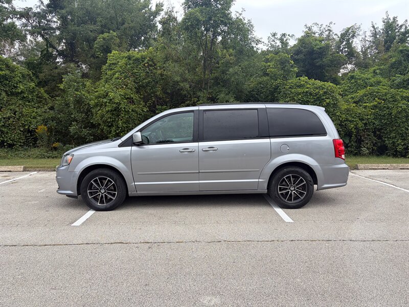 Used 2018 Dodge Grand Caravan GT FWD image 2