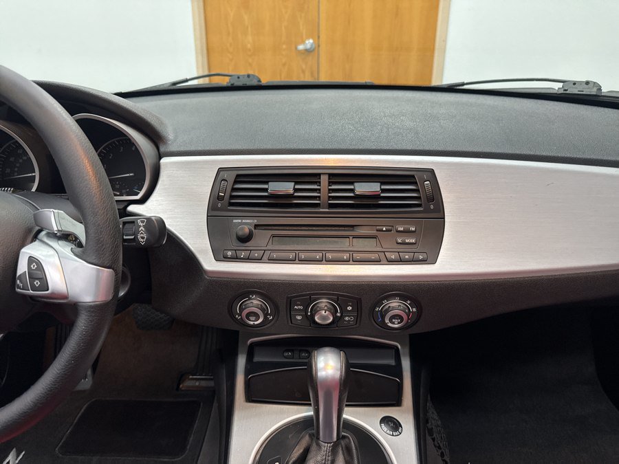 Used 2008 BMW Z4 3.0si RWD image 16