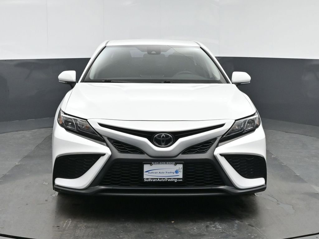Used 2023 Toyota Camry SE image 2