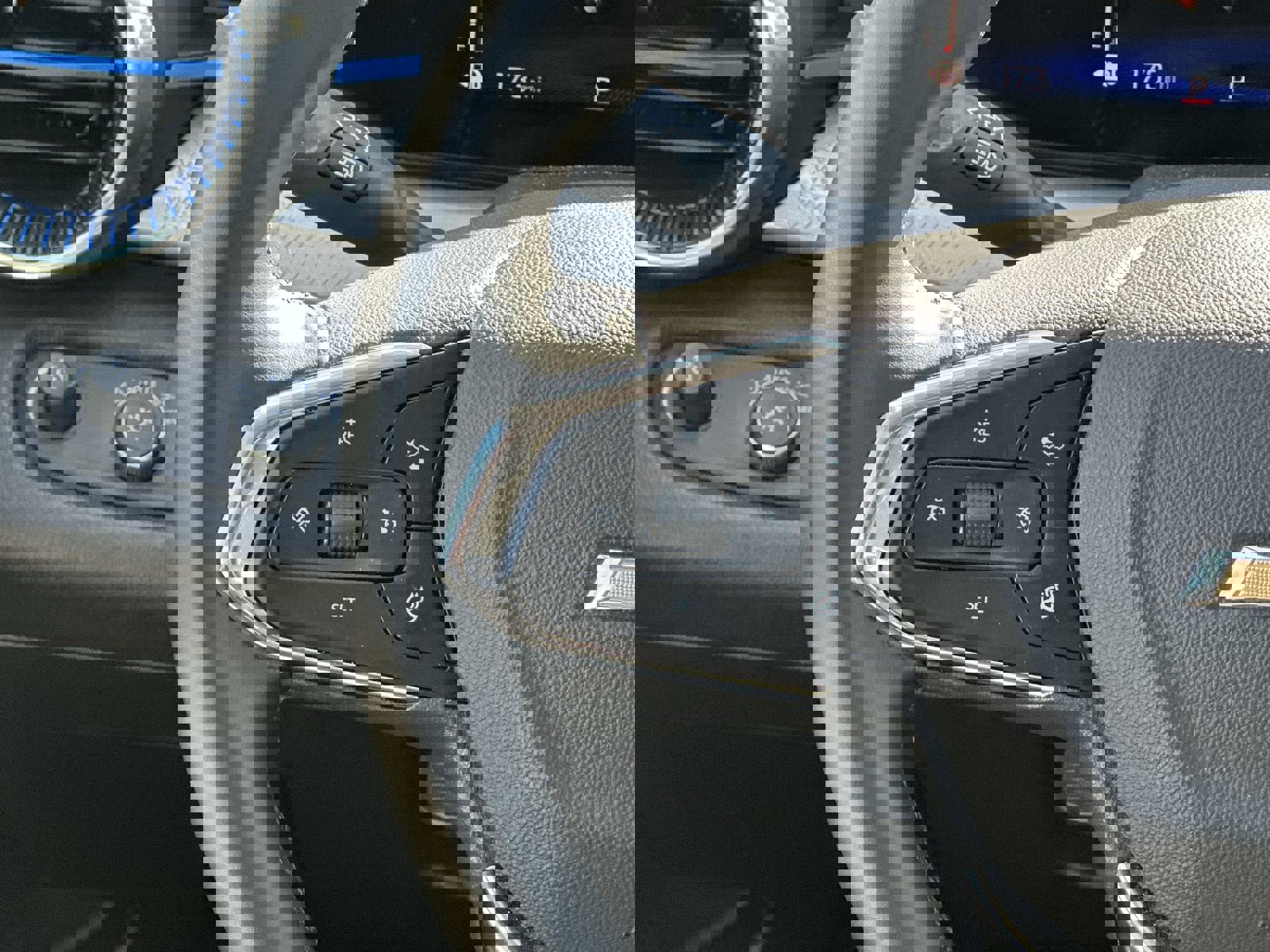 Used 2025 Chevrolet Trax LT w/ LT Convenience Package image 20