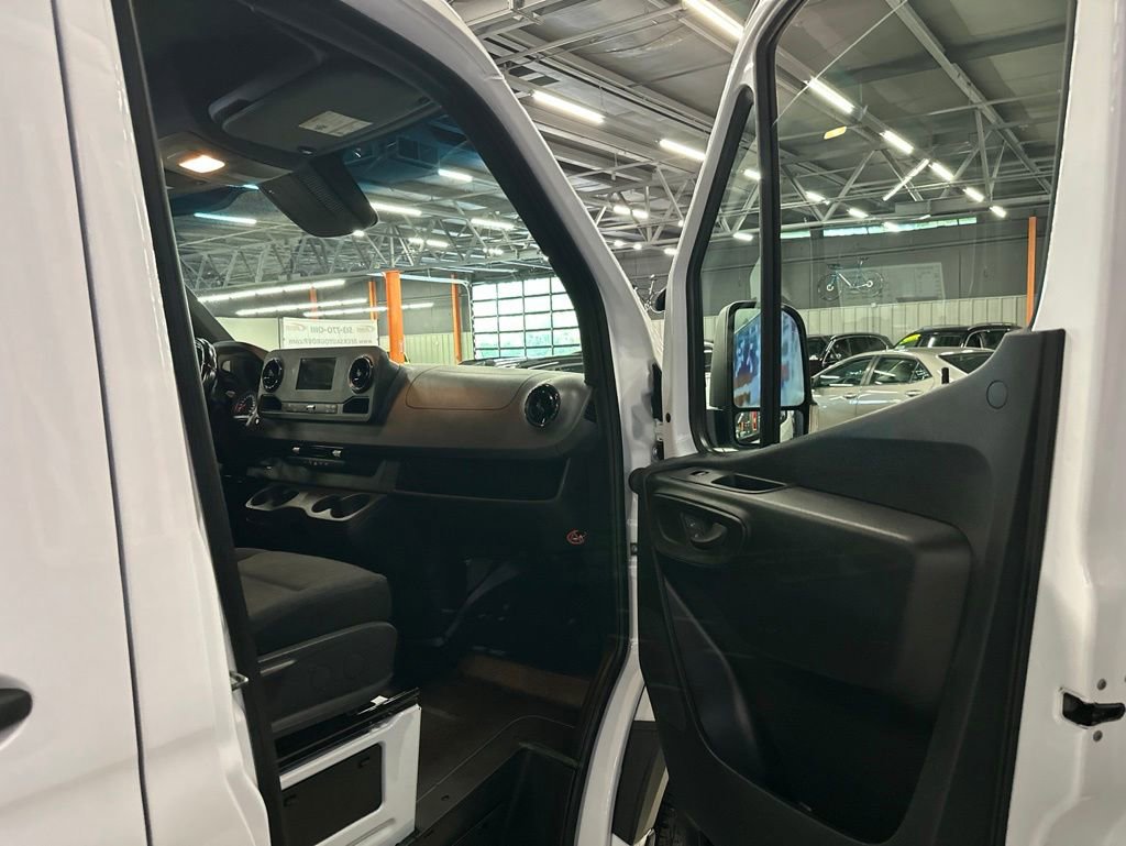 Used 2022 Mercedes-Benz Sprinter 1500 image 7