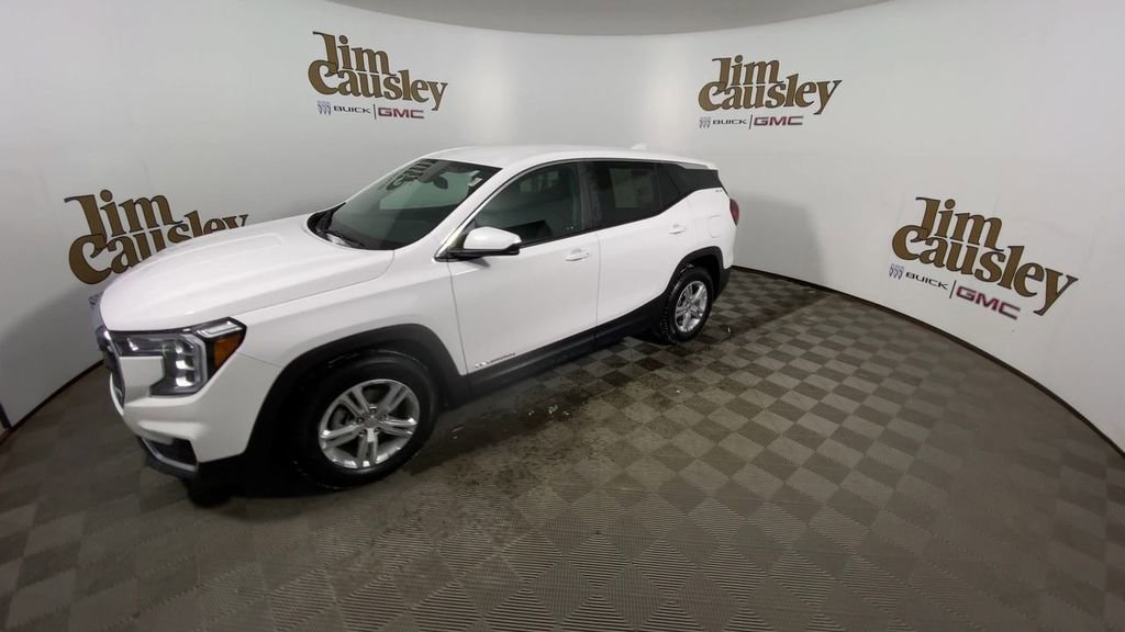 Used 2023 GMC Terrain SLE image 4