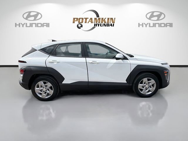 Used 2024 Hyundai Kona SE image 8