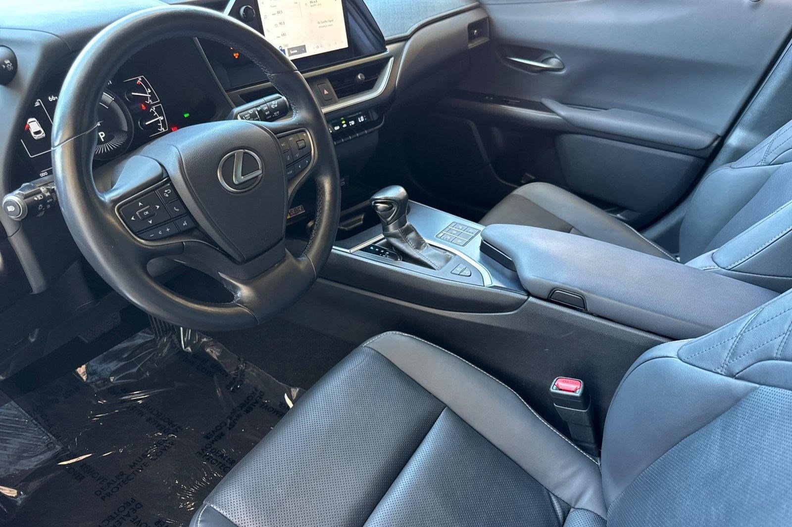 Certified 2024 Lexus UX 250h F Sport FWD image 4
