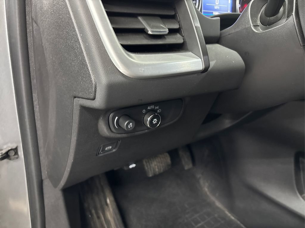 Used 2023 GMC Terrain SLE image 36