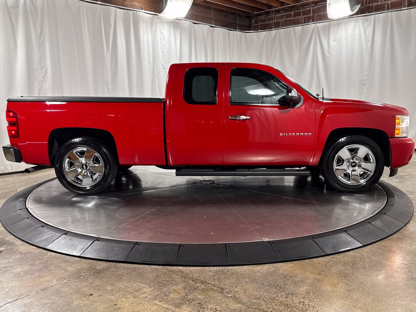 Used 2011 Chevrolet Silverado 1500 LT w/ Texas Edition RWD image 6