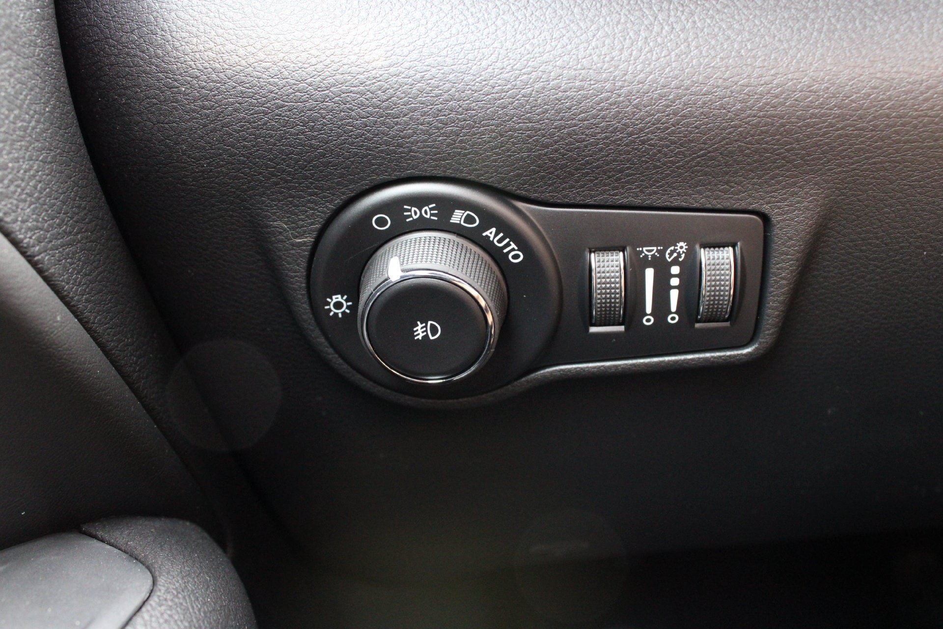 New 2026 Jeep Compass Latitude AWD/4WD image 25