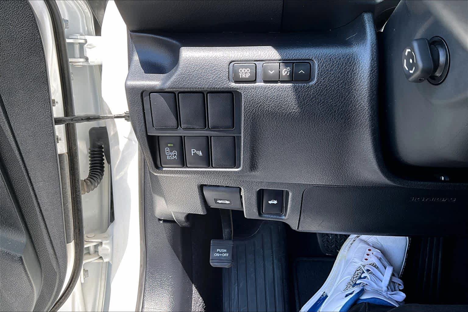 Used 2014 Lexus IS 250 w/ Luxury Package w/Brown Wood RWD image 31
