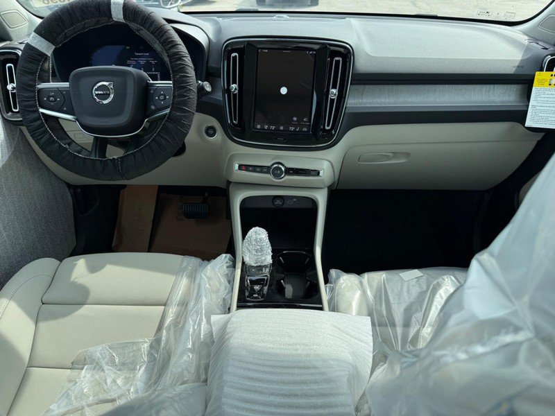 New 2026 Volvo XC40 B5 Ultra w/ Protection Package Premier AWD/4WD image 6