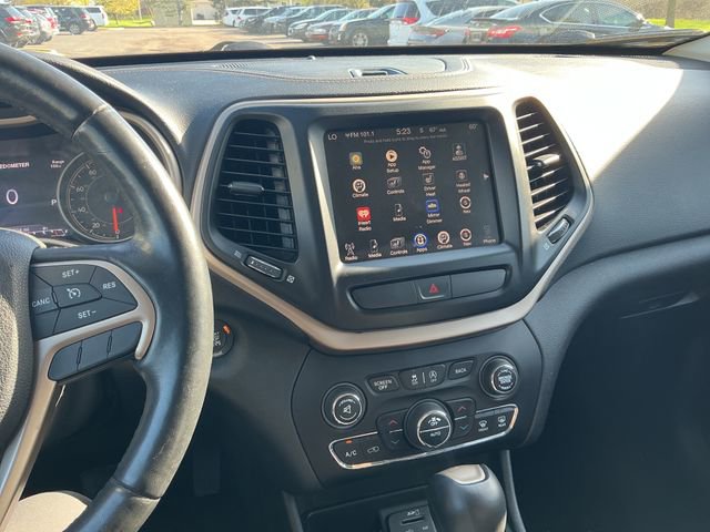 Used 2016 Jeep Cherokee Limited image 19