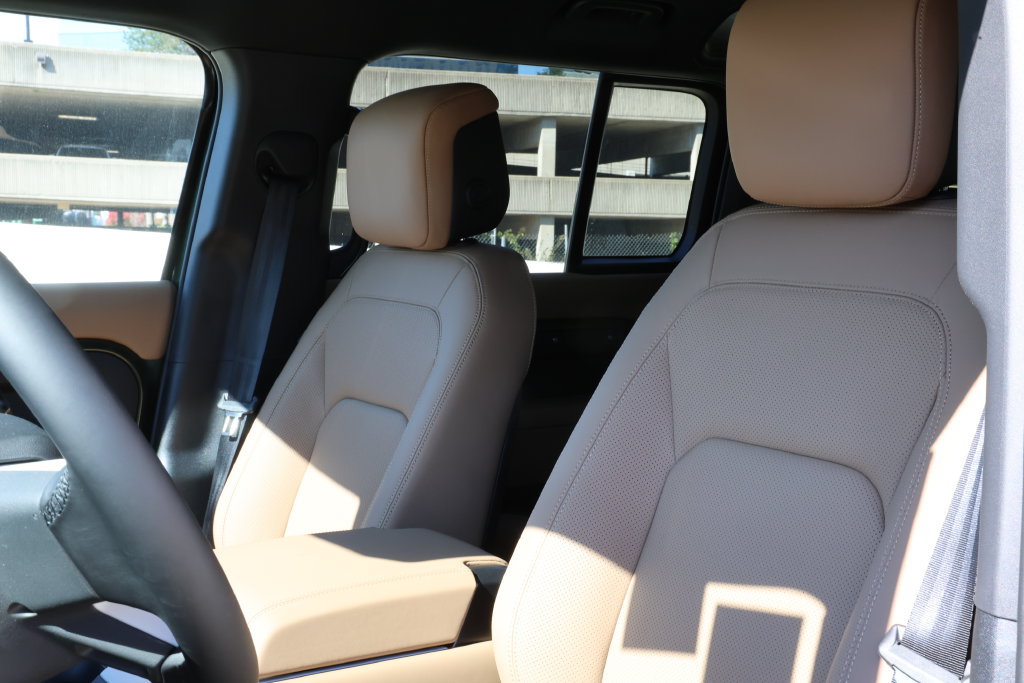 New 2026 Land Rover Defender 110 X-Dynamic SE AWD/4WD image 13