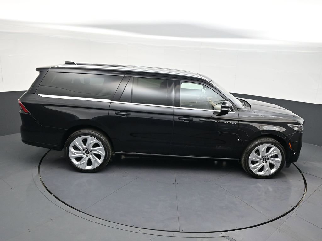 Used 2025 Lincoln Navigator L Black Label image 22