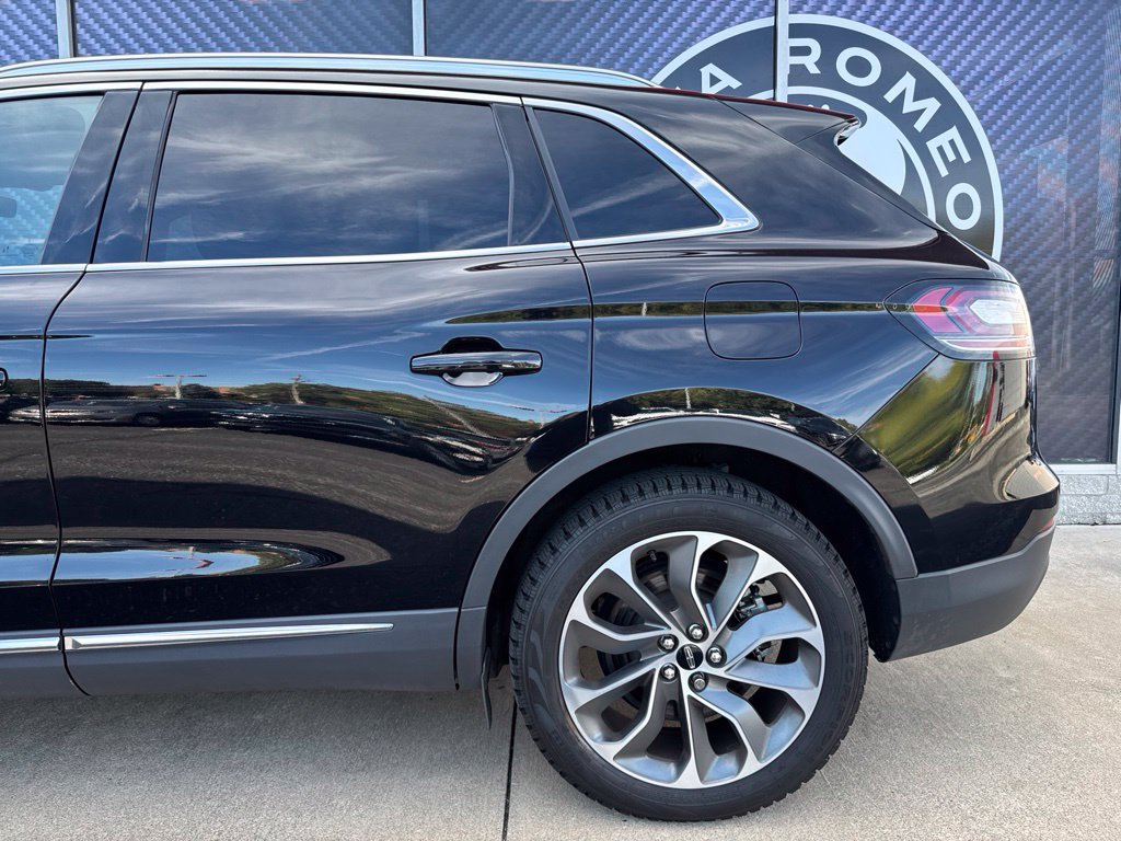 Used 2023 Lincoln Nautilus Reserve AWD/4WD image 14