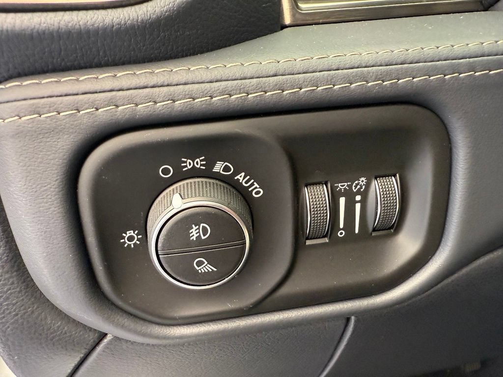 Used 2022 RAM 2500 Limited AWD/4WD image 12