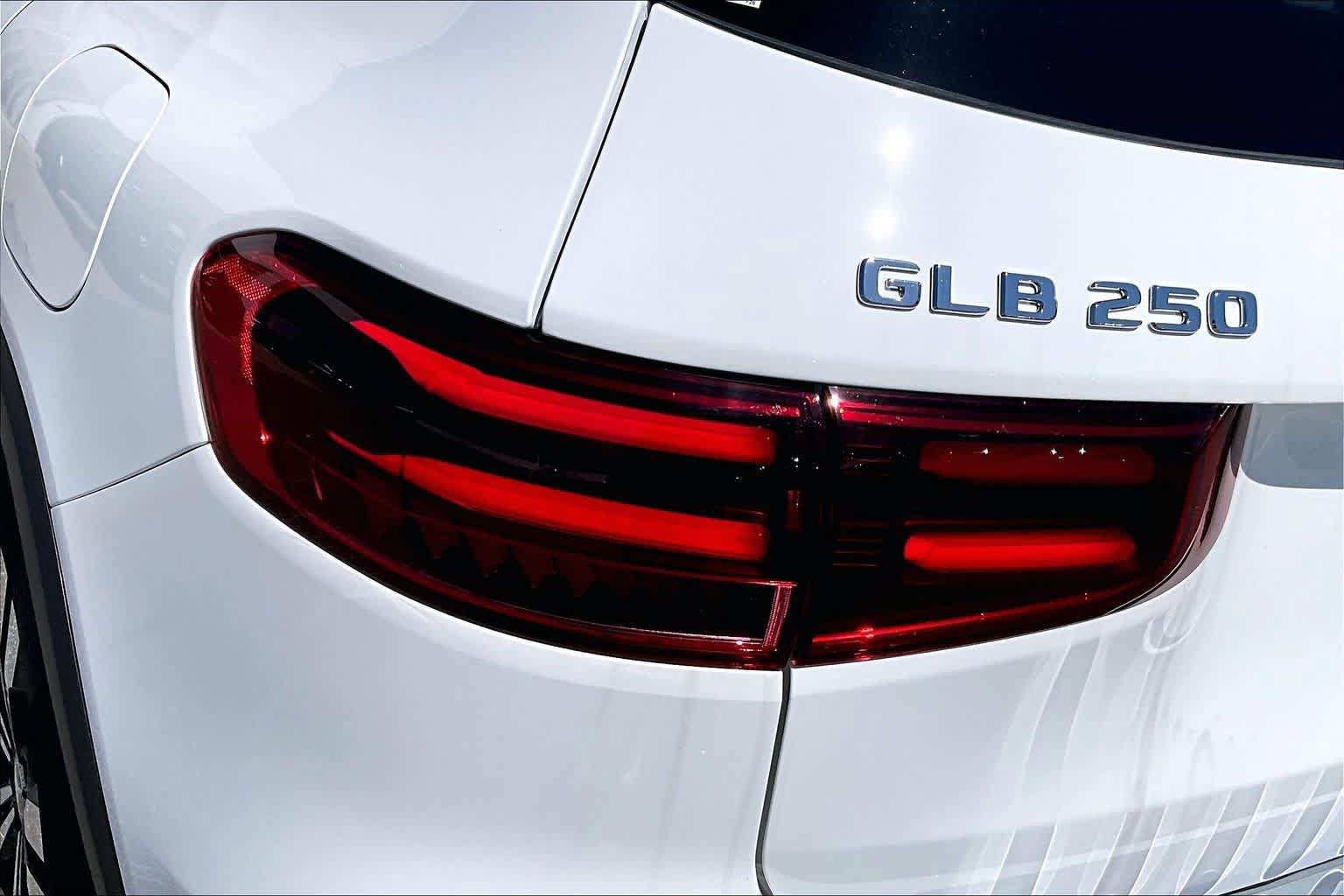 New 2026 Mercedes-Benz GLB 250 4MATIC image 6
