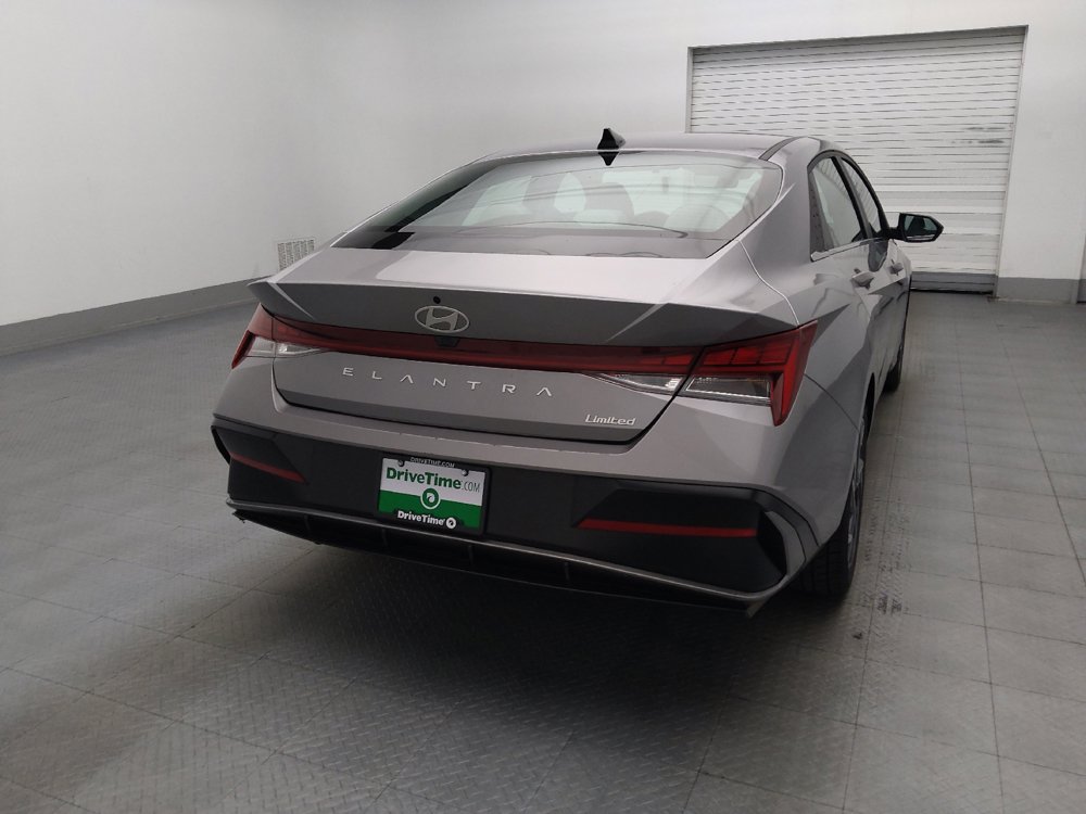 Used 2025 Hyundai Elantra Limited FWD image 7