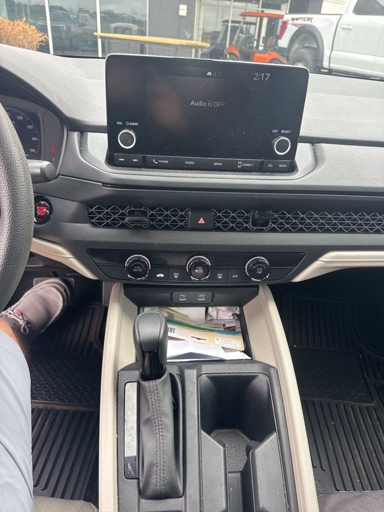 Used 2023 Honda Accord LX image 10