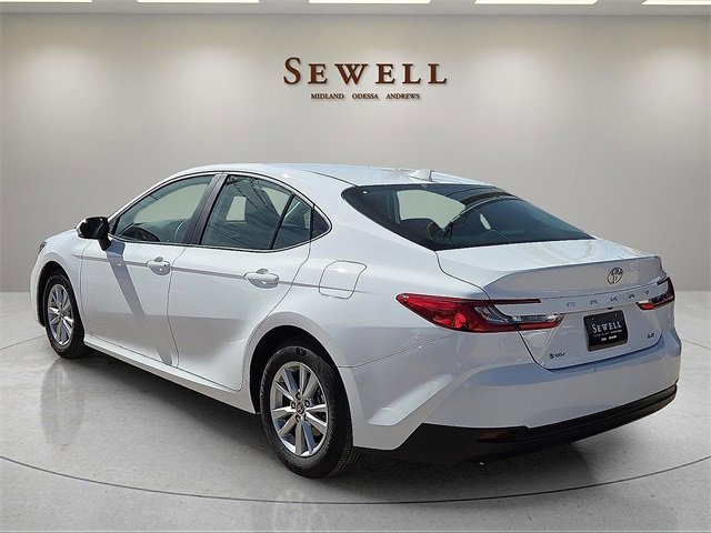 Used 2025 Toyota Camry LE image 3